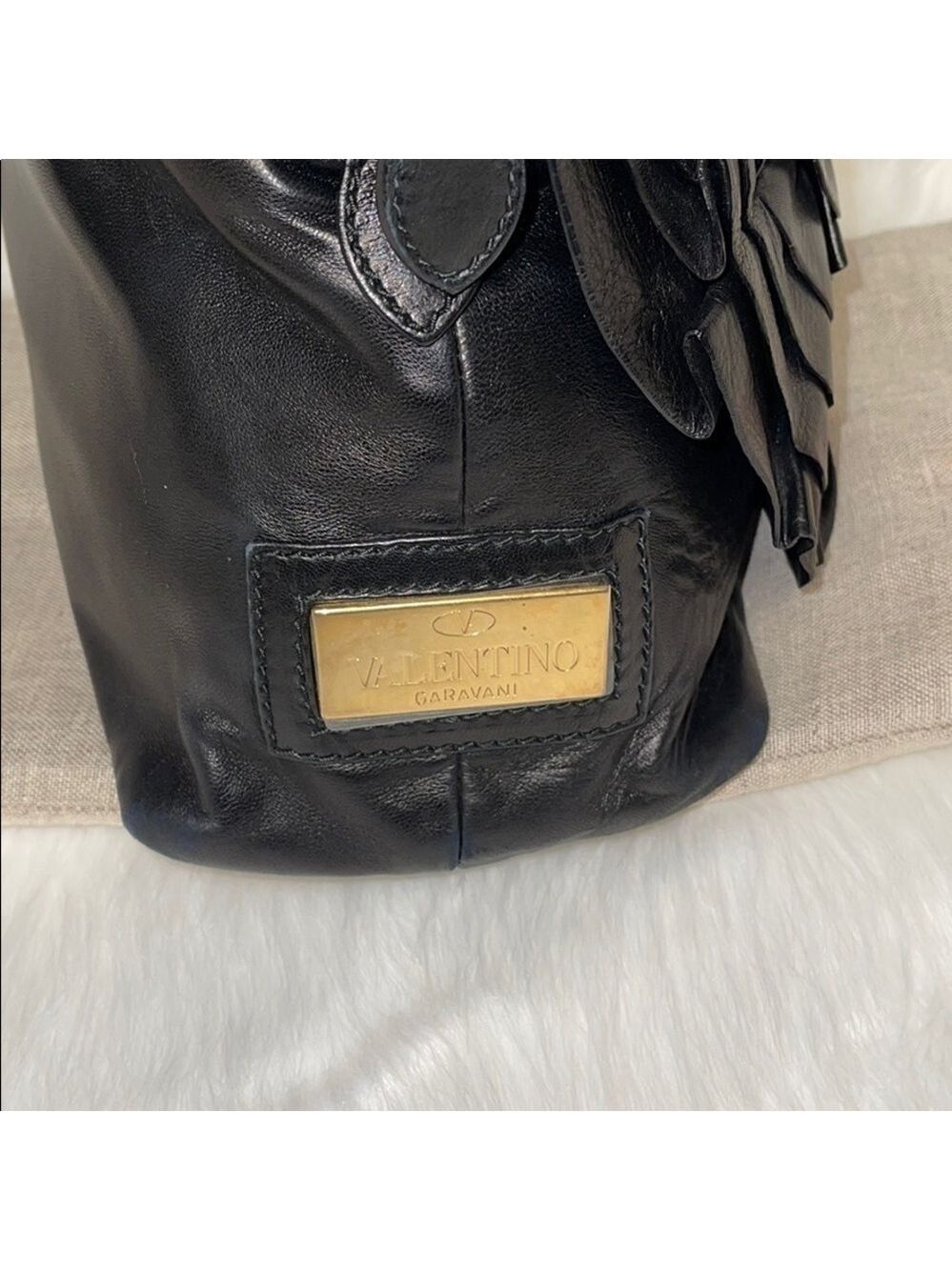 AUTHENTIC VALENTINO GARAVANI PETALE BLACK NAPPA LEATHER ROSETTE DOME BAG - Picture 8 of 14